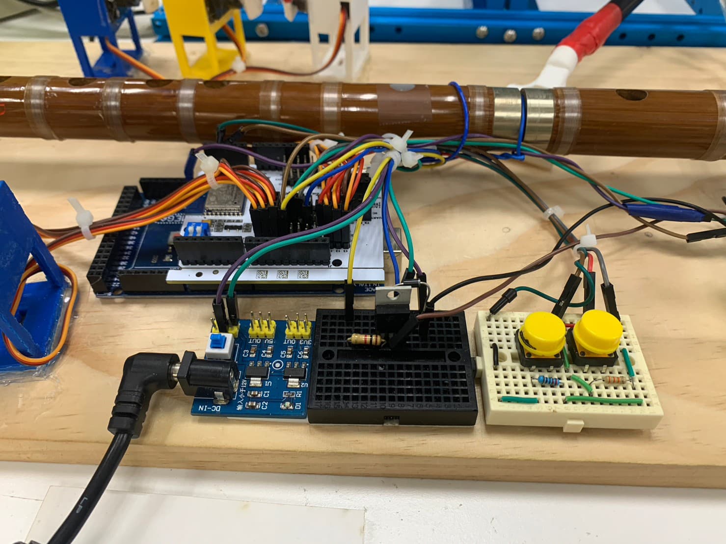 應用多任務學習神經網路建構可識譜六孔竹笛機器人